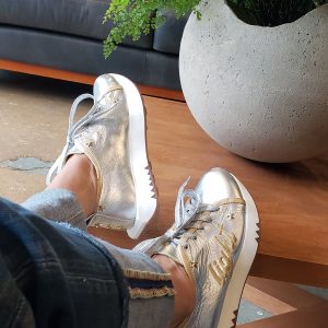 Tenis Light my Way Plateado x Dorado