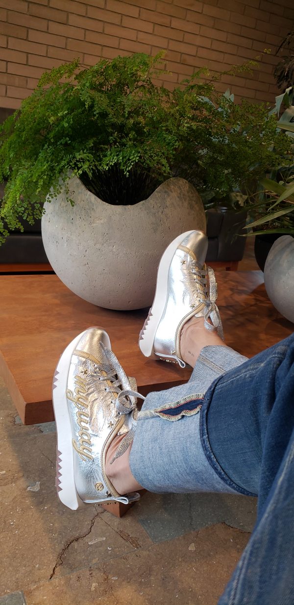 Tenis Light my Way Plateado x Dorado - Image 2